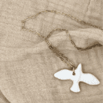 collier oiseau blanc