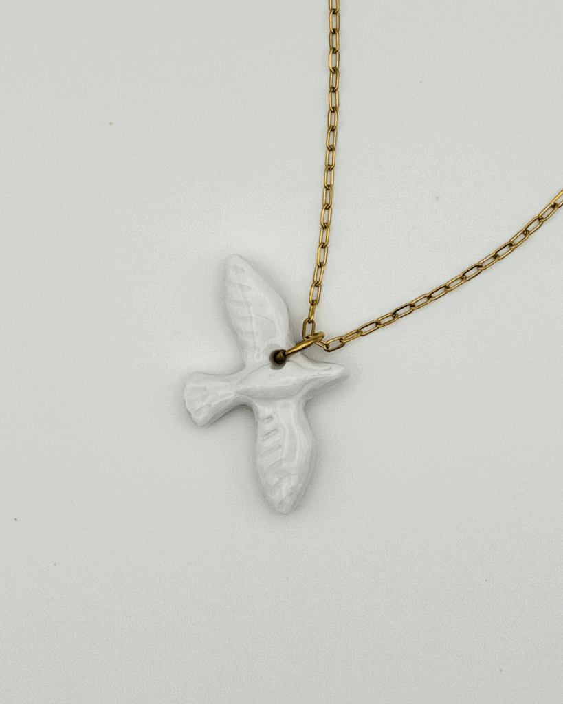 collier oiseau blanc pendentif