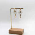 hello so boucle d oreille fleur blanche goute lisse