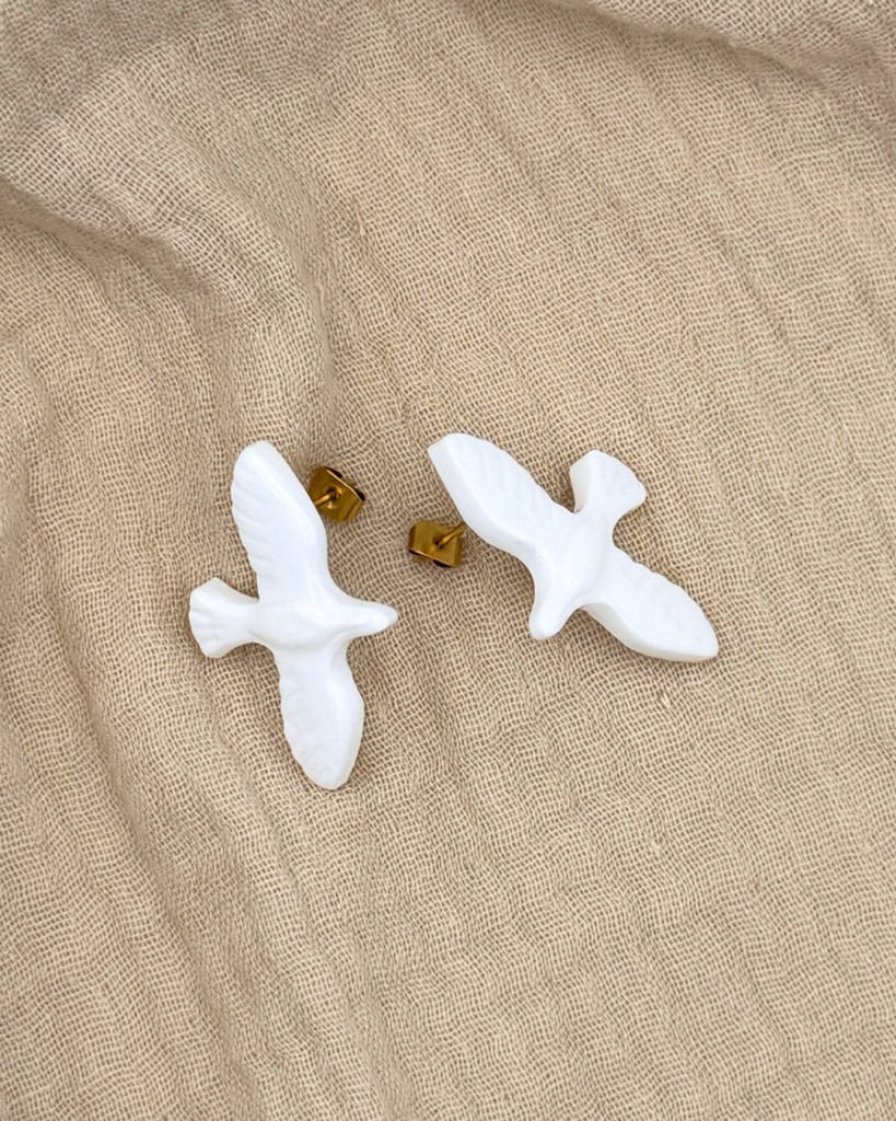 puce oiseau blanc bijou