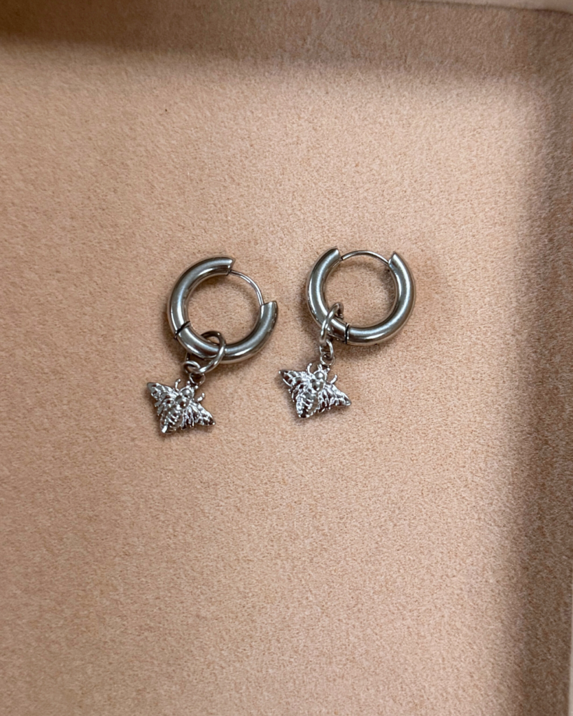 boucles d oreilles abeille argente