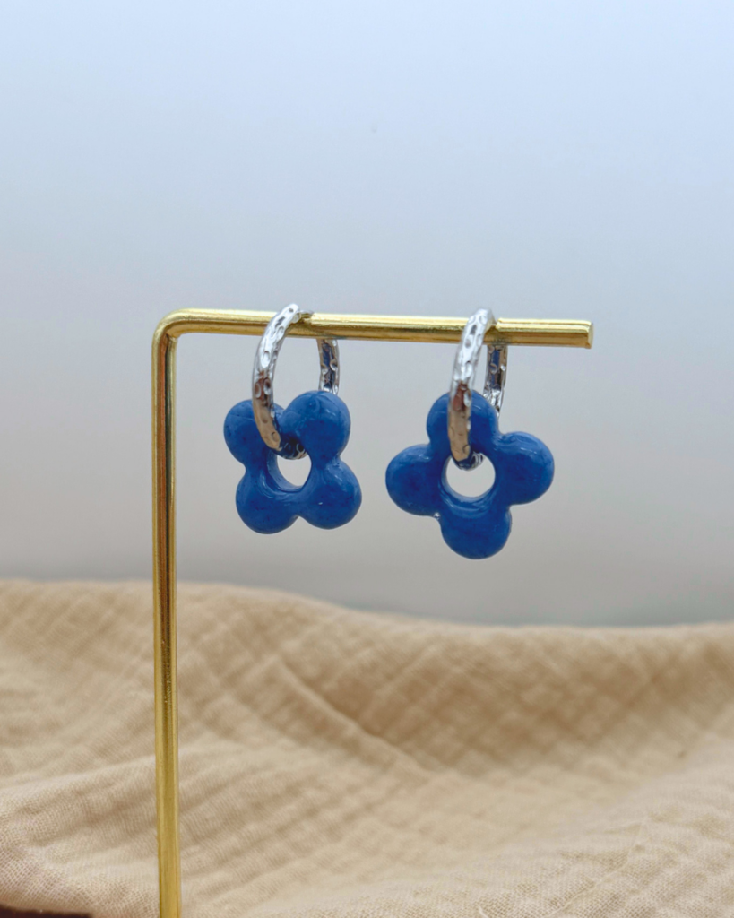 boucle d oreilles fleur de waide argente creoles martelees