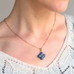 collier fleur waide pistil chaine perlee doree