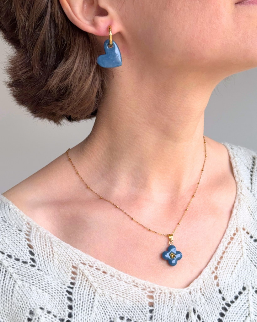 collier fleur waide pistil chaine perlee doree et creoles coeur