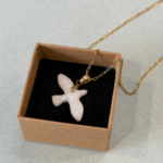 fav collier oiseau blanc