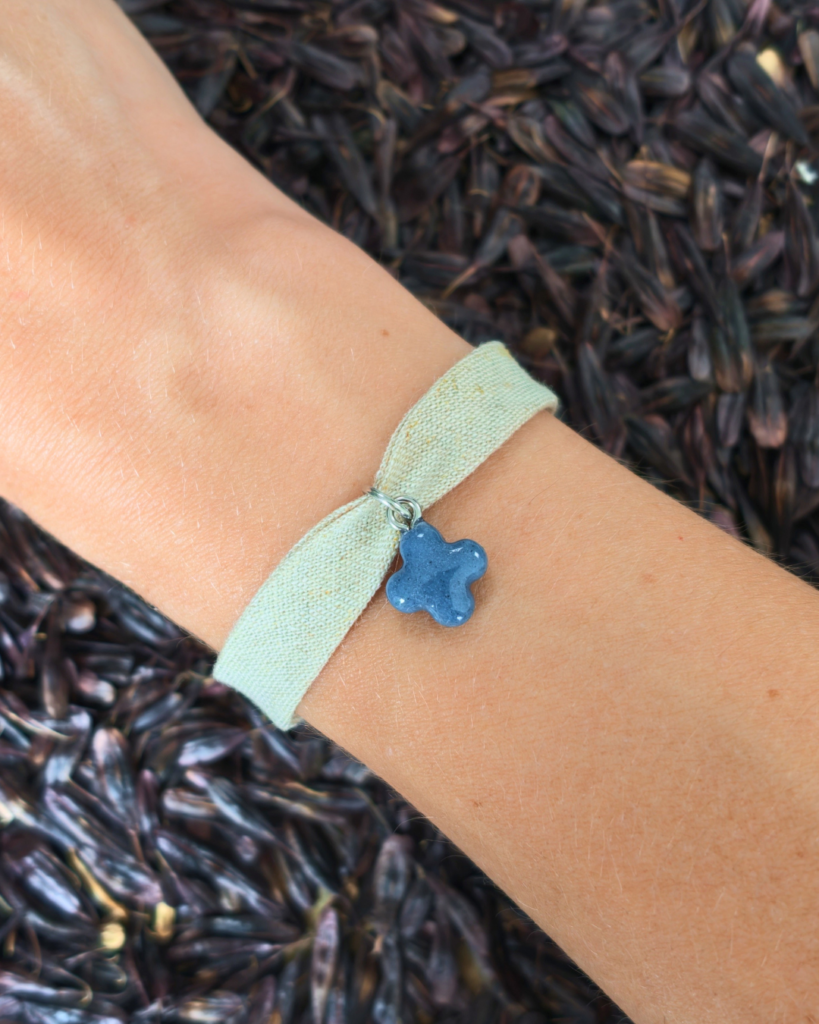 bracelet bleu d'amiens fleur de waide argente