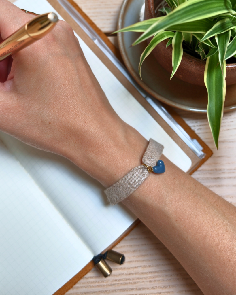 bracelet lin waide dore coeur ecriture carnet